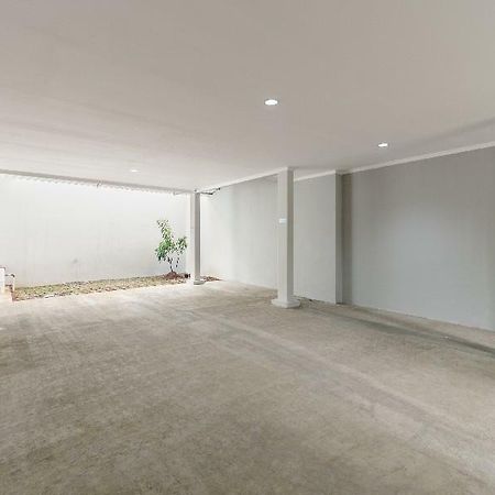 ホテル レッドドアーズ アット チプテ ラヤ ジャカルタ エクステリア 写真
